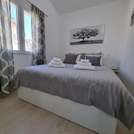 House Nataly Holiday home Vir